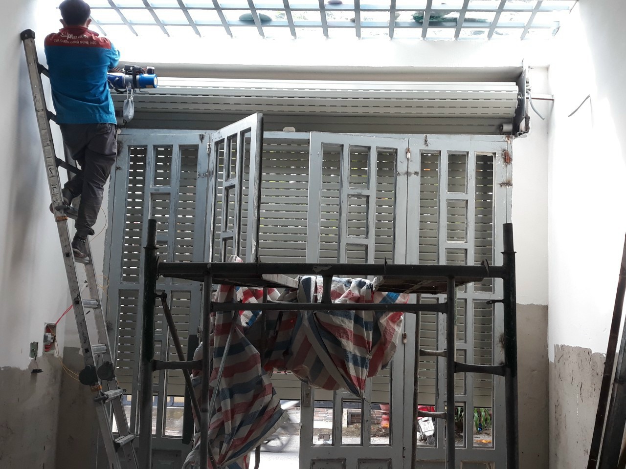 thợ sửa cửa cuốn quấn kinh nghiệm