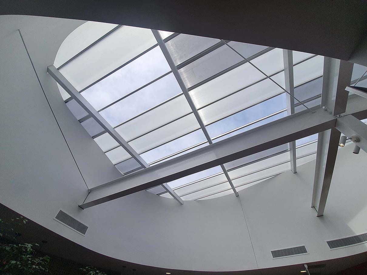 poly lấy sáng giếng trời