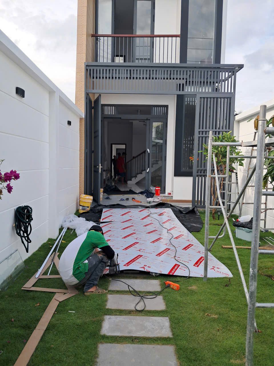 poly đặc 5mm làm mái long xuyên