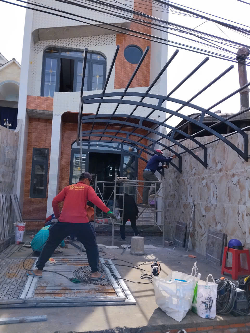 thi công mái poly uy tín tại trà vinh