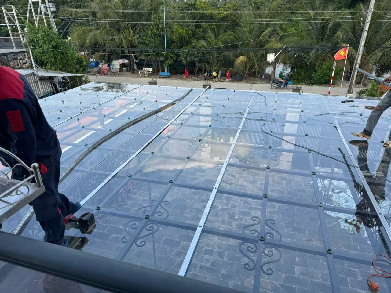 thi công mái che poly