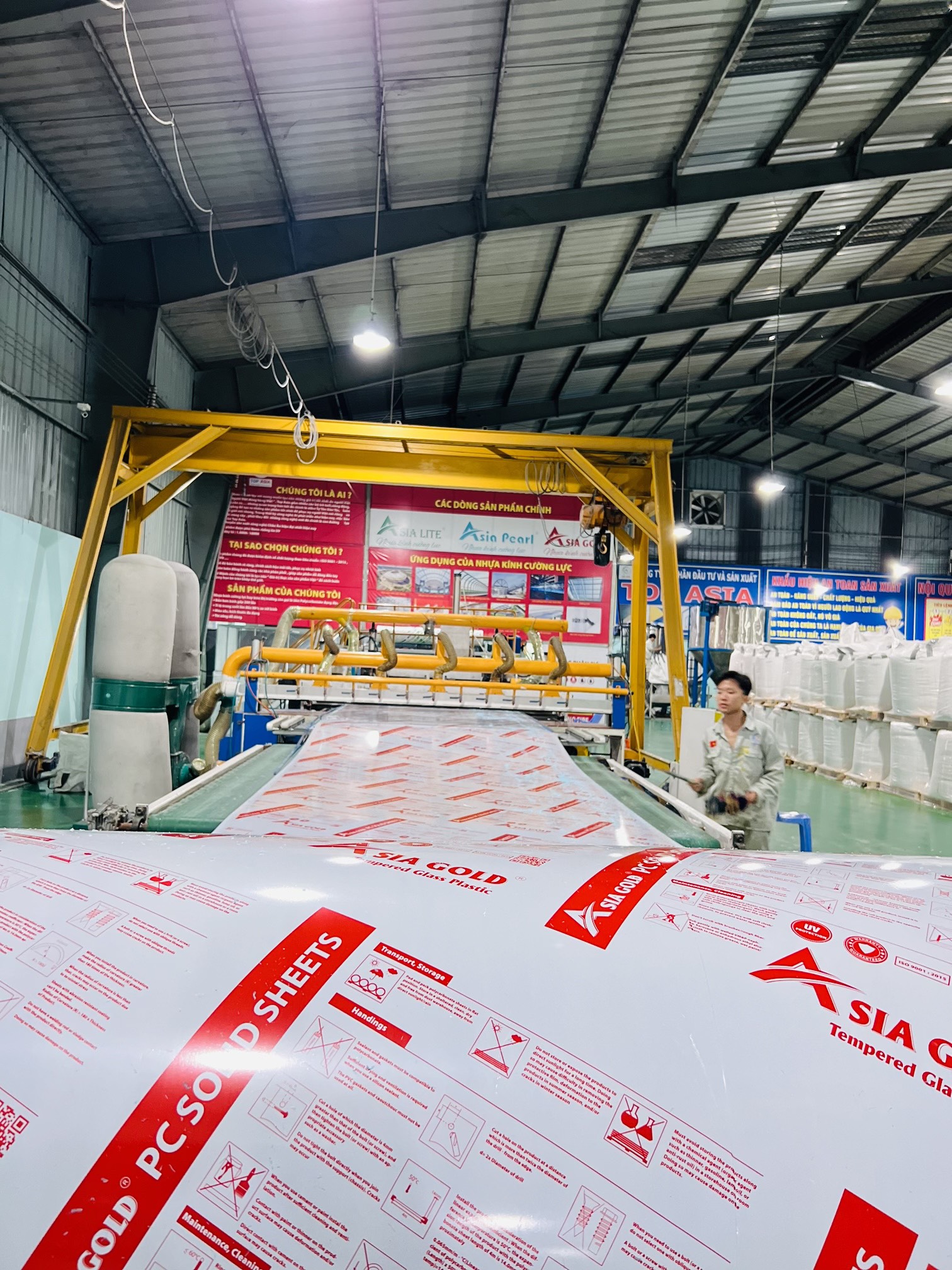 tấm poly asia gold