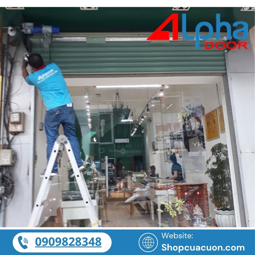 Khi chọn mua cửa cuốn công nghệ Đức, nhiều khách hàng phân vân giữa hai thương hiệu lớn: Mitadoor và Titadoor. Cả hai đều có tiếng tại thị trường Việt Nam, đều sản xuất theo tiêu chuẩn Đức, nhưng mỗi hãng lại có những ưu và nhược điểm riêng.