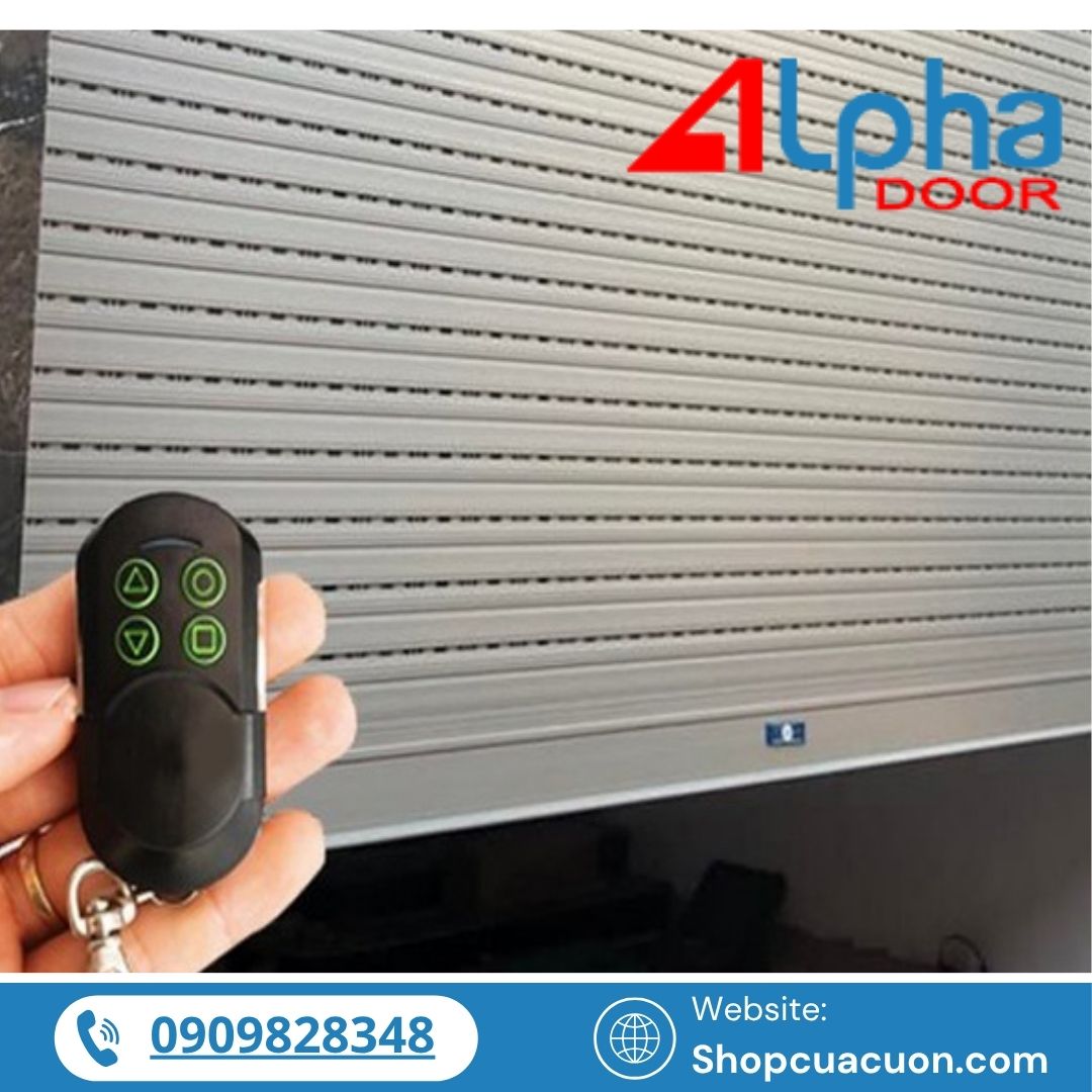 Một trong số đó là cửa cuốn tự động tích hợp điều khiển từ xa, giải pháp hoàn hảo cho những ai đang tìm kiếm một loại cửa vừa hiện đại, vừa tiện lợi và bảo mật cao.