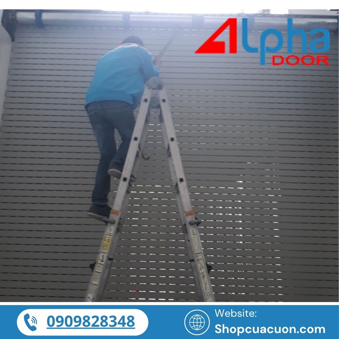 Cửa cuốn dành riêng cho nhà phố hiện đại là một giải pháp thiết thực – vừa bảo vệ tài sản, vừa tôn lên vẻ đẹp tổng thể của ngôi nhà.