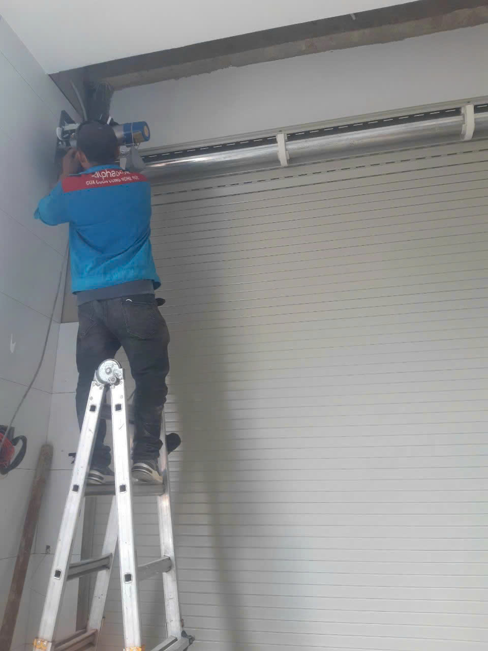 Lắp đặt cửa cuốn tại Quận 12