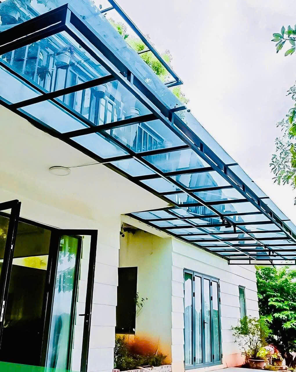 Thi Công Mái Che Poly Đặc Tại Quận 2 TPHCM Đẹp, Bền, Giá Tốt